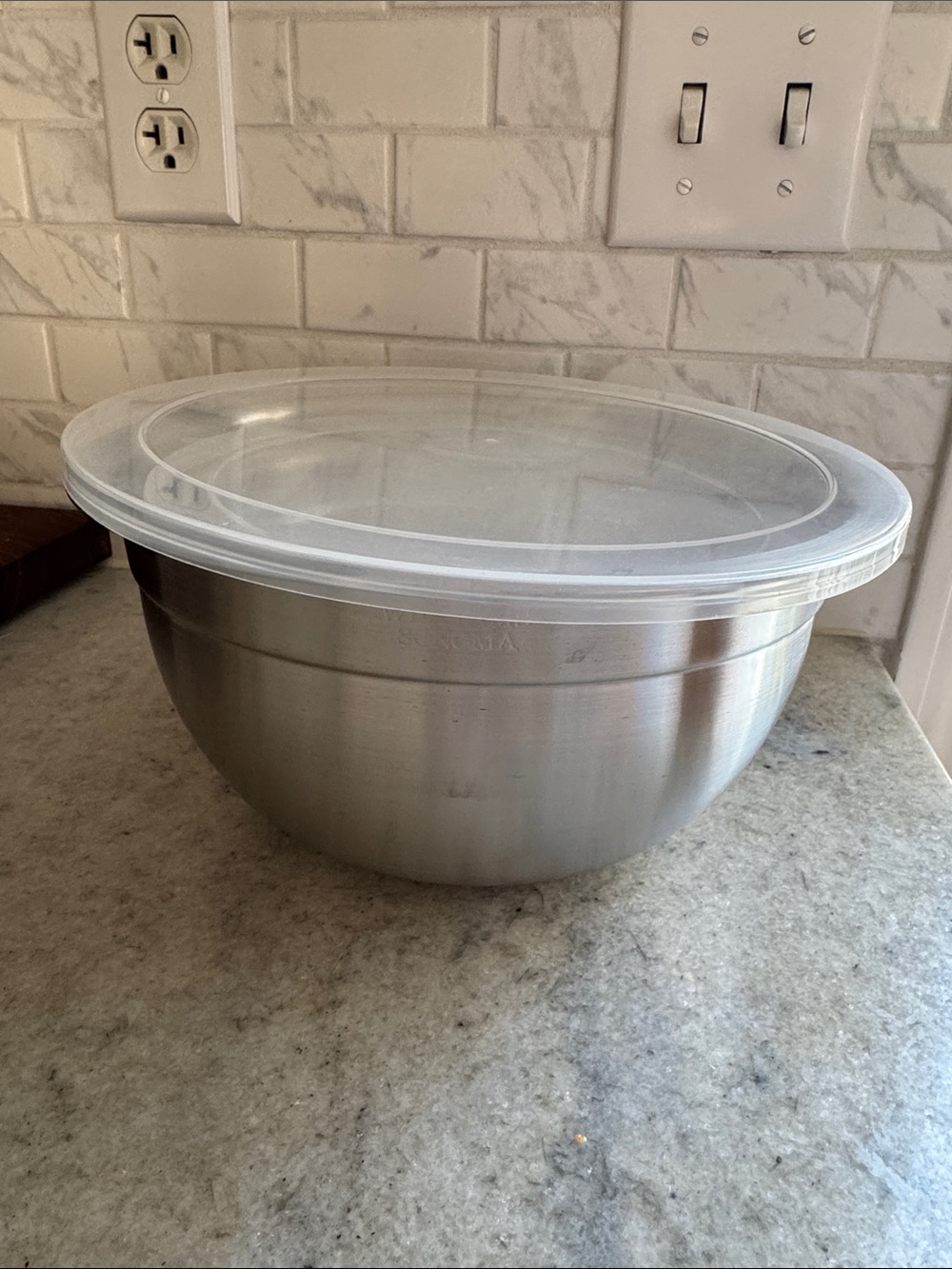 Williams Sonoma set of 3 Stainless Steel Bowls with Clear Lids